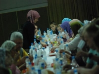 Izbjeglički iftar u Kasarni
